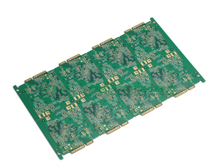 PCB 是由什么制成的？